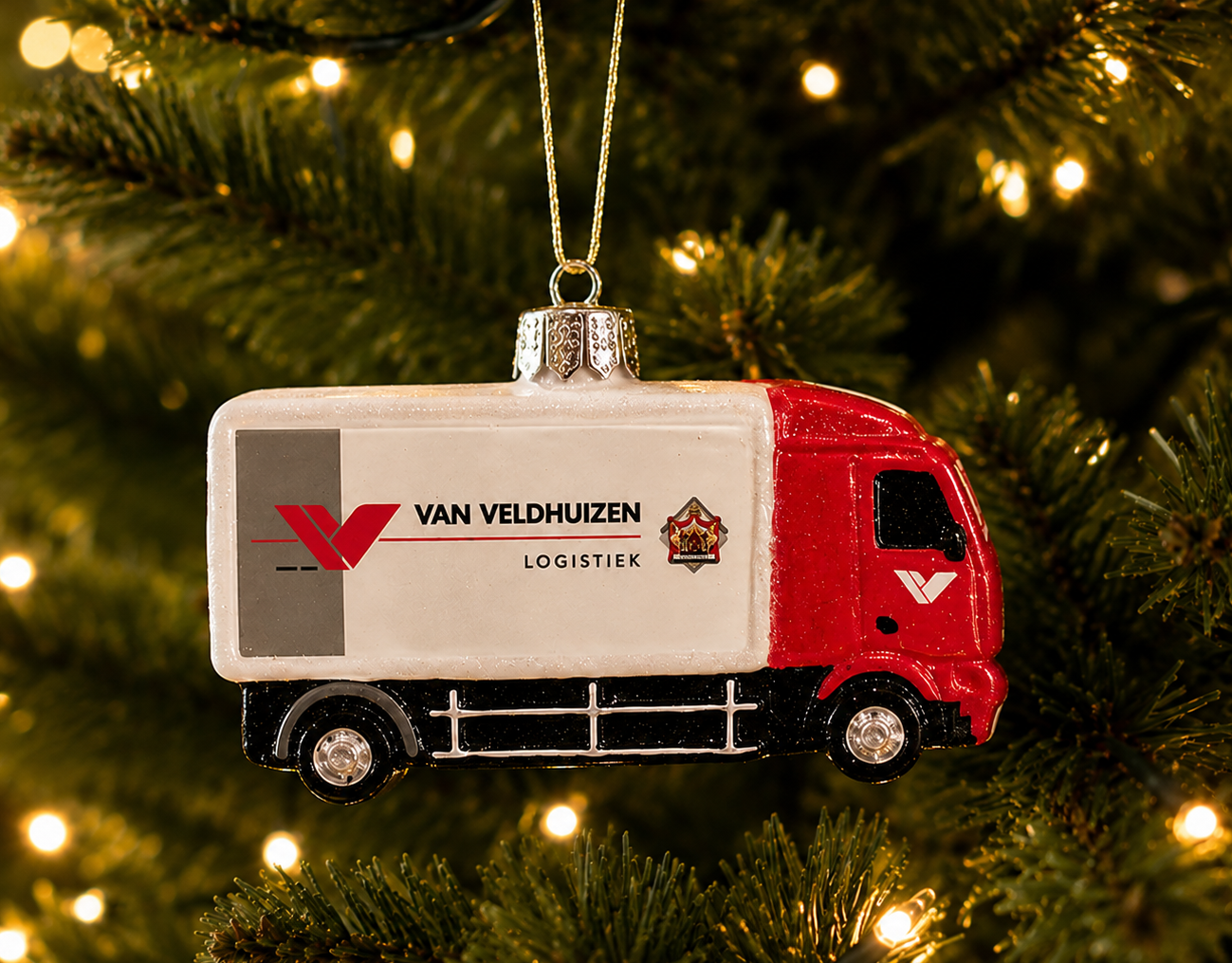 Kerstbal in de vorm van een bedrijfsvoertuig
